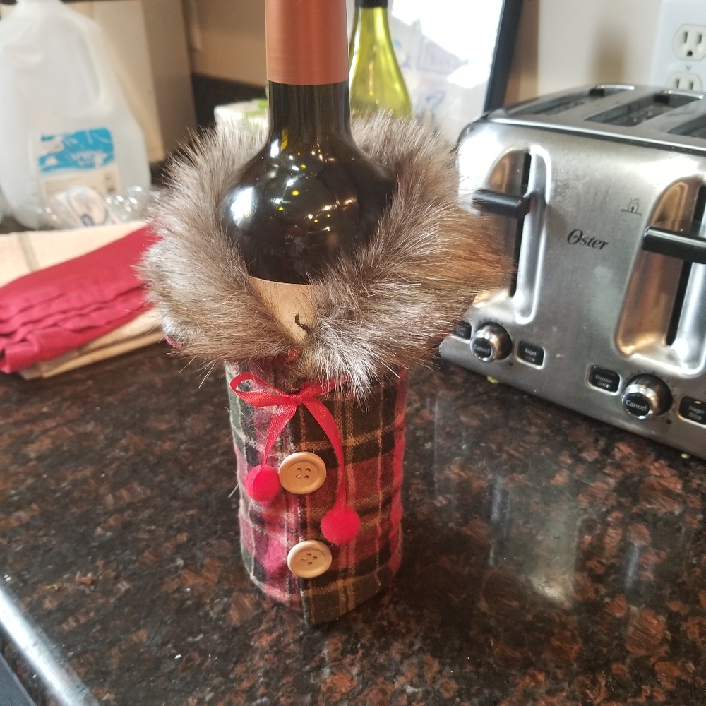 🌲LAST FEW!!!🌲Fur Christmas Winter Bottle Cover - Picture 2 of 8